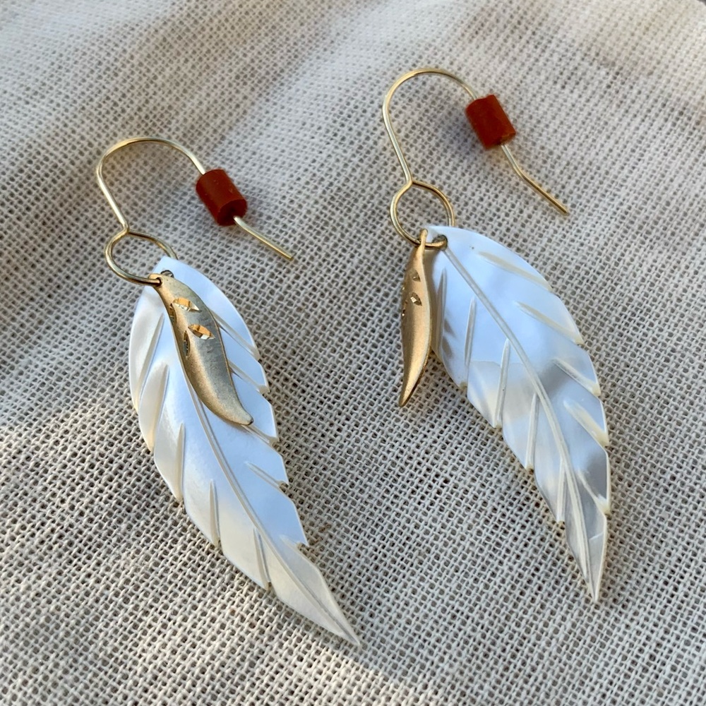 ✨ SOLD - Stunning Mother of Pearl 14k Drop Earrings (NWT) - Picture 3 of 9